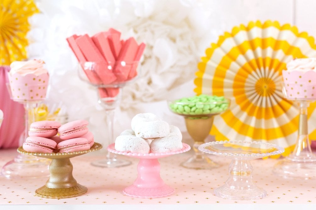 Mini présentoirs à cupcakes peints de couleurs assorties pour buffet de desserts ou table de bonbons - Kingston Crafts