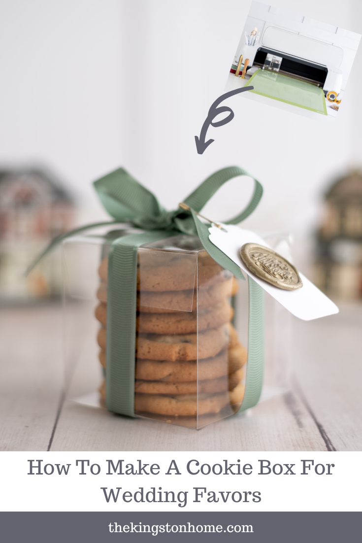 How To Make A Cookie Box For Wedding Favors - The Kingston Home: Are you getting married this year, and need a wedding favor for your guests? Then learn how to make a cookie box that your guests are going to love! via @craftykingstons